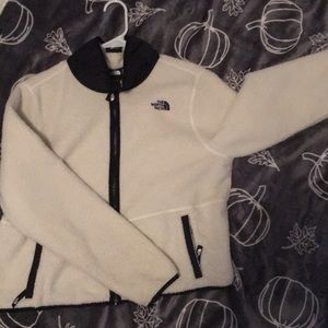 Size Large north face cropped jacket